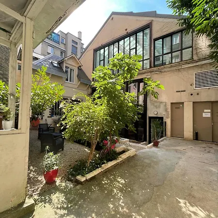 House - Maison Entière Et Son Jardin - Rare à *