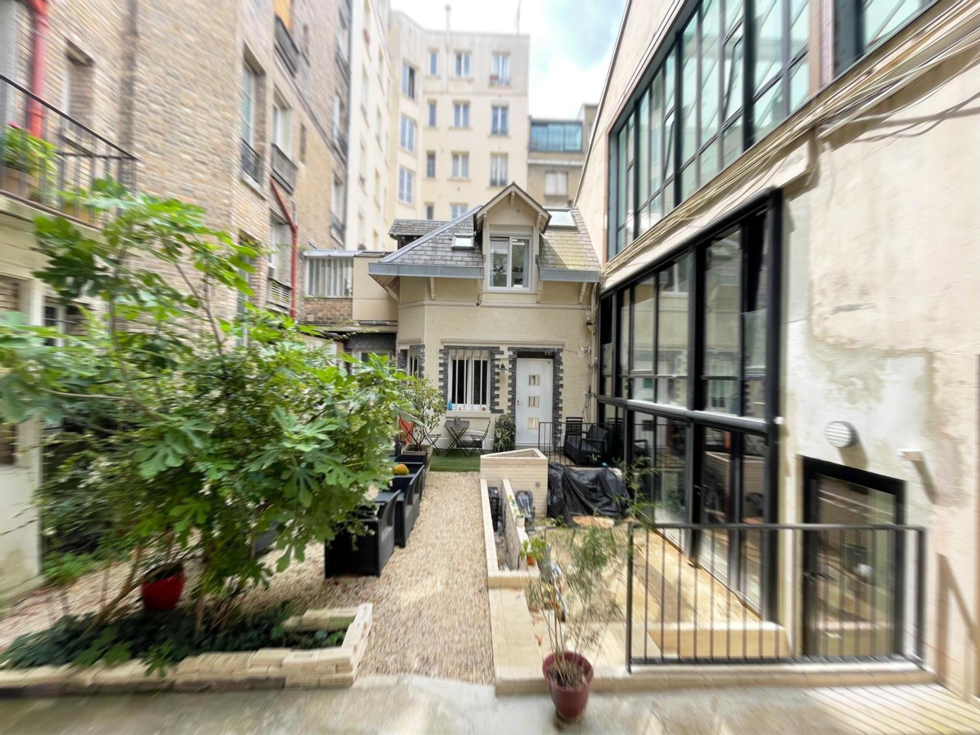 House - Maison Entière Et Son Jardin - Rare à *